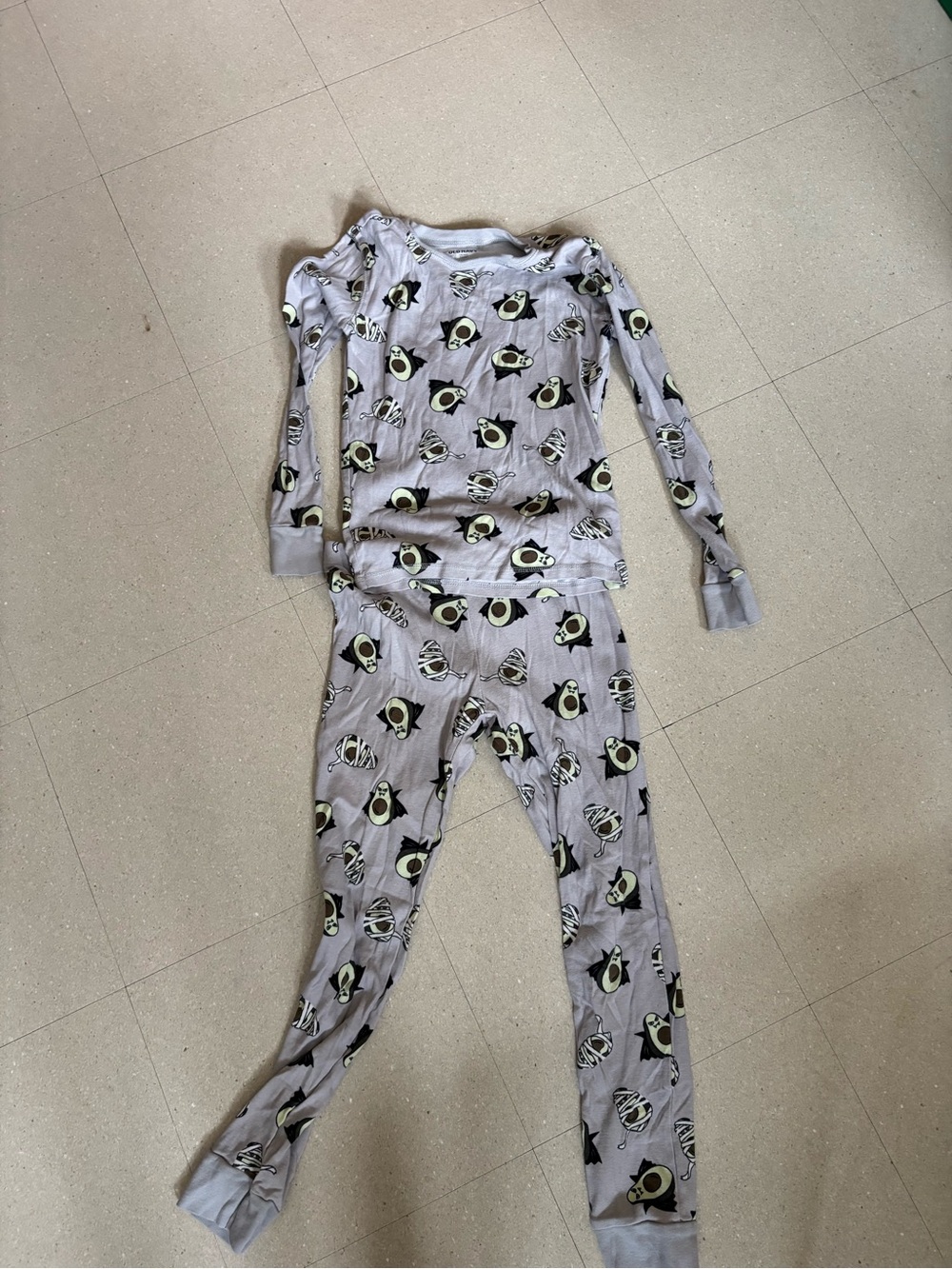 Old Navy Gray Avocado Print mummy Kids Pajama Set
